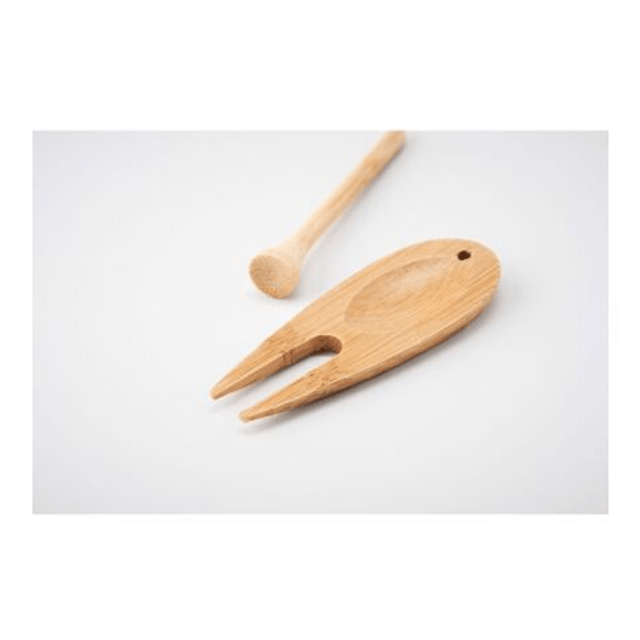 Bamboo golf divot tool